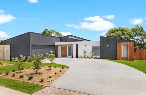 Pokolbin House | JACORU ON 3 - THE VINTAGE HOLIDAY HOUSES