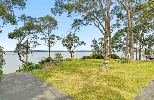 St. Georges Basin House | Jado on the Lake - Captains Quarters