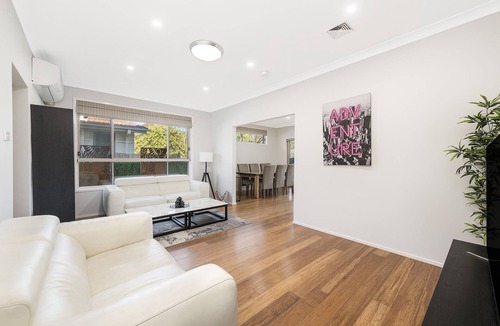 Rydalmere House | Jam Home | Delightful 4BR House Near Sydney Olympic Park & Parramatta CBD