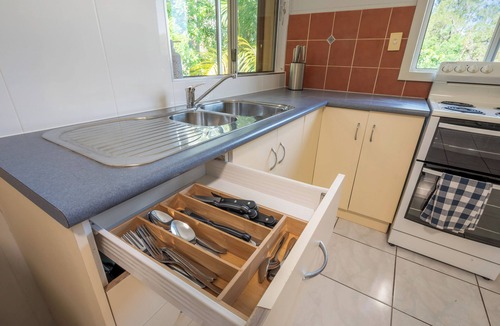 West Gladstone Apartment | Jamie's - Steps to Gladstone Hospital & City Centre