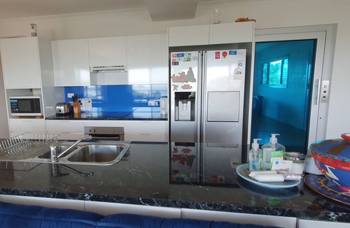 Barney Point Apartment | Jan's pet friendly fully furnished unit with harbour views and sea breezes