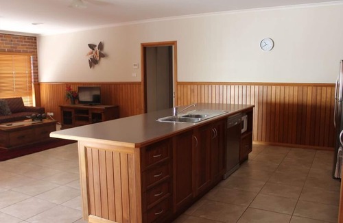 Swan Hill House | Jana Manor 2 Townhouse Swan Hill