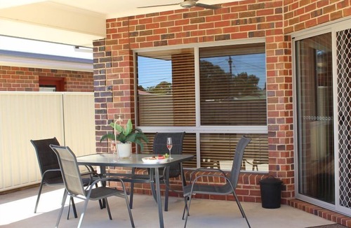 Swan Hill House | Jana Manor 4 Townhouse Swan Hill