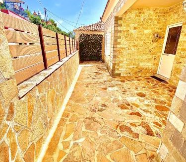 Pentati House | Janos Seaview House