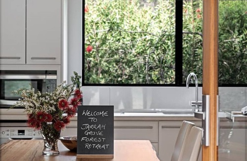 Rosa Glen Hotel | Jarrah Grove Forest Retreat Seclusion Luxury Chalet