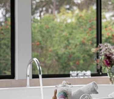 Rosa Glen Hotel | Jarrah Grove Forest Retreat - Adults Only Luxury Chalet