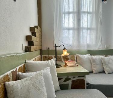 Kini Bed & Breakfast | Jasmine of Cyclades
