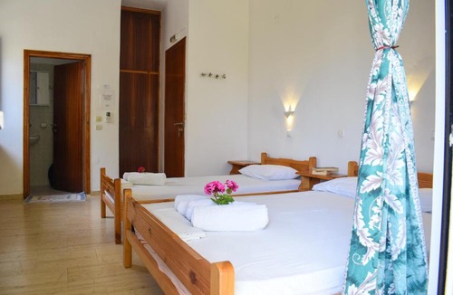 Foinikounta Apartment | Jasmine Studio With Garden Close To The Beach