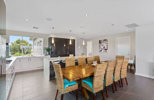 Long Flat House | JB'S Retreat - Rate variable *see rates below*