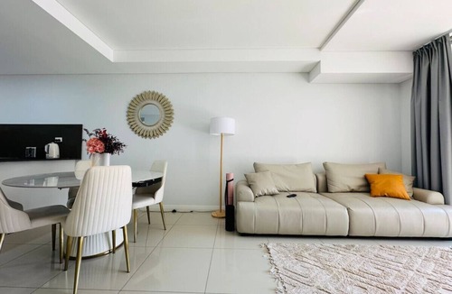 Mascot Apartment | JC Home in Mascot, parking available