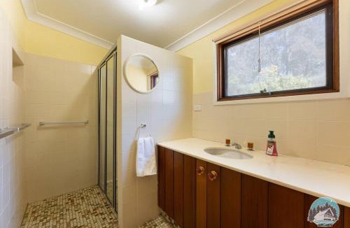 Oberon Ski Chalet | Jenolan Street Chalet