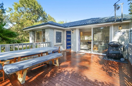 Macmasters Beach House | Jewel on Newell - Hear the Waves