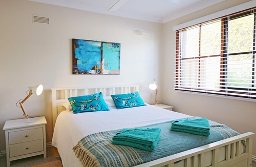 Eden Apartment | Jodi's Beach Retreat - Pet Friendly (2 bedroom apartment) 2+ Nights