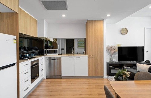 Adelaide Central Business District Apartment | Journey to West Franklin/Free Parking/Pool/Gym