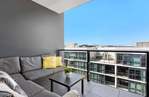 Adelaide Central Business District Apartment | Journey to West Franklin/Free Parking/Pool/Gym