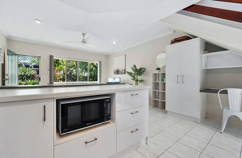 Yorkeys Knob Apartment | Just a short stroll to beautiful Yorkeys Knob beach