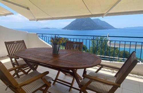 Paliovarka Apartment | Kalamos Bay View