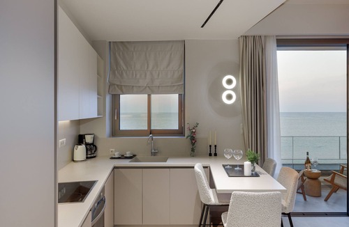Old Quarter Apartment | "KALES" SEA VIEW SUITES