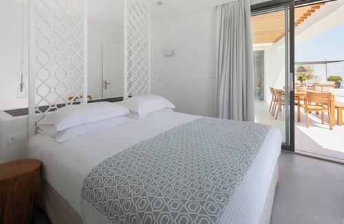 Pyrgos Villa | Kamini, One bedroom ultra luxury Villa with pool and views