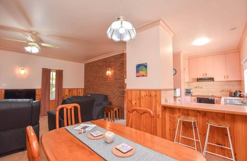 Myrtleford House | Karinya Cottage - Keep it simple, peaceful and cen