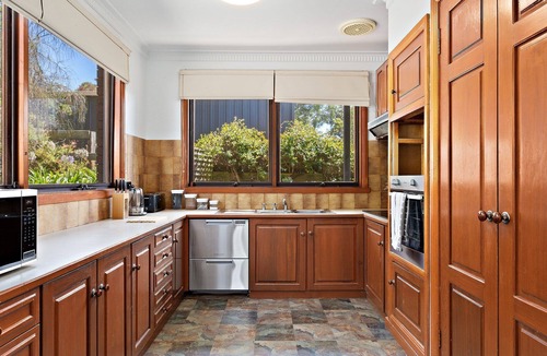 Cowes House | Kenros Beach House - Gordon Ave - close to safe swimming beach!