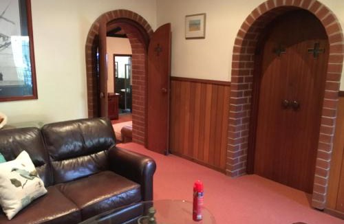 Old Reynella House | Kentia Palms