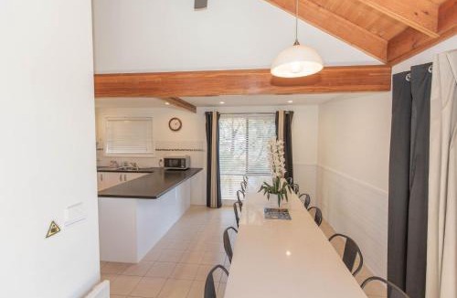 Jindabyne House | Kestrels Rest 116 Gippsland Street