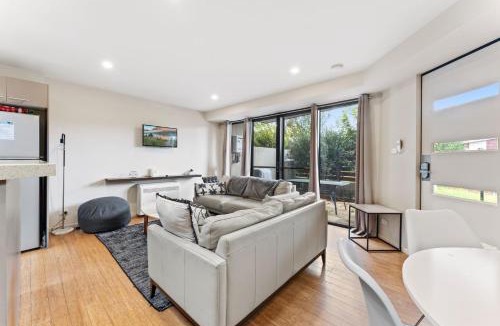 Jindabyne House | Khione 6 - 2BR Modern Townhouse l Spa Bath l WiFi l Air-Con l BBQ