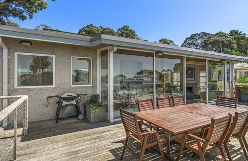 Lorne House | Kiara - Warm, Spacious and Free WIFI