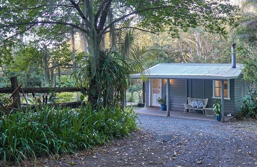 Cooranbong Cabin | Kick back in a calm, stylish space in the foothills of the Watagan Mountains