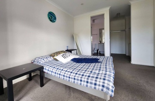 Berwick House | Kick Back, Relax @ Cozy Value Comfy Budget Stays !