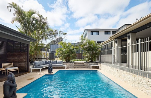 Forresters Beach House | KINARA - BRAND NEW 5 Bedrooms, POOL, Walking distance to beach