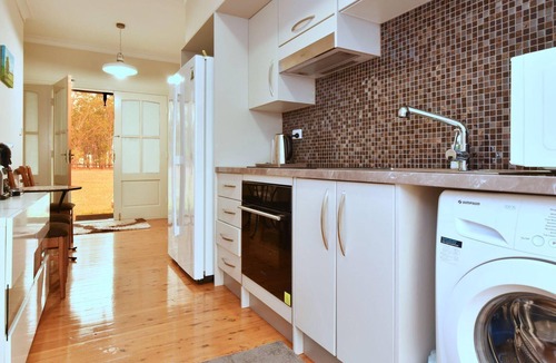Pokolbin Apartment | King 2 - close proximity to Bimbadgen and Hope Estate concerts