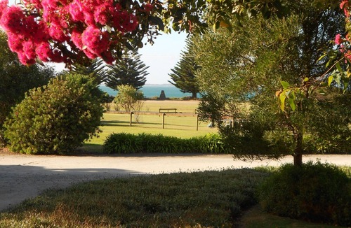 Naracoopa Cottage | King Island Accommodation Cottages, provide a peaceful & relaxing stay.