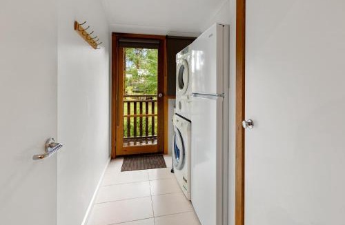 Sawmill Settlement House | King Parrot Retreat