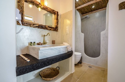 Plaka Bed & Breakfast | KING PREMIUM SEA VIEW SUITE GLARONISSI BEACH