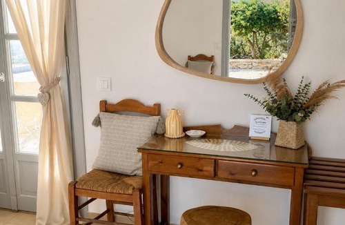 Parikia Apartment | Kirki Rooms on the Hill
