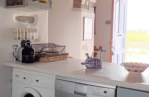 Pounta House | Kite surfer's favourite, seaviews and BBQ, walk to seashore!