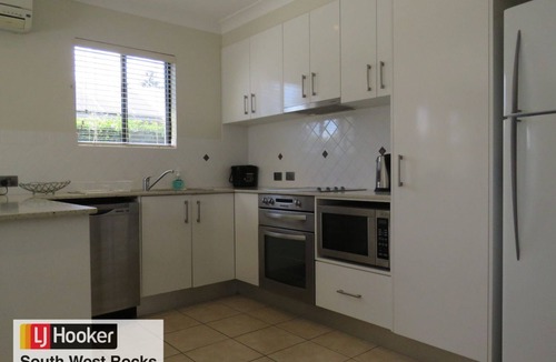 South West Rocks House | KOKO'S - THREE BEDROOMS, SPA BATH, MODERN