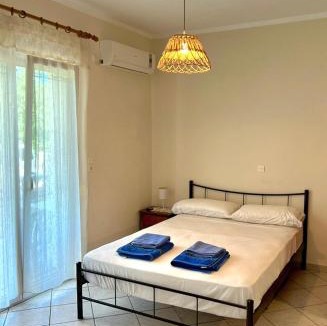 Mastichochoria Apartment | Komi's Pink Paradise 1
