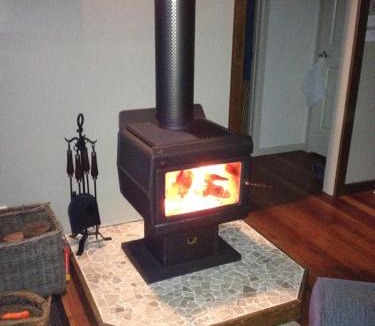 Upper Horseshoe Creek Cabin | Kookaburra Cottage at Uralba Eco Cottages