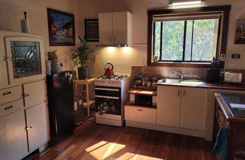Upper Horseshoe Creek Cabin | Kookaburra Cottage at Uralba Eco Cottages