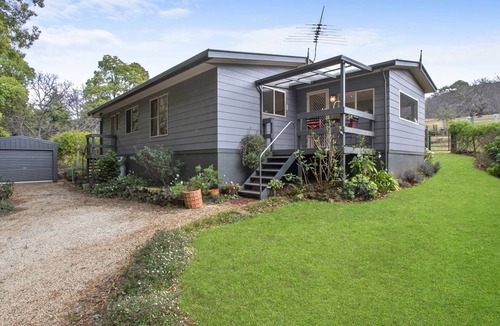 Mount Irvine House | KOOKOOTONGA - fabulous getaway. SPECIALS ON NOW !