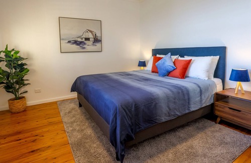 Bolton Point House | Kooroora - a waterfront haven w/ indoor fireplace
