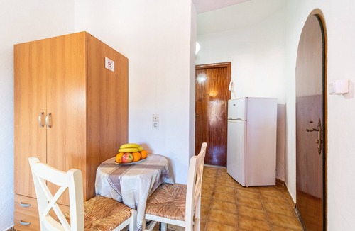 Lakones Apartment | Korina Studios with Sea View, A/C & Wi-Fi