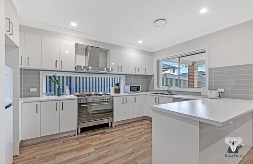 Austral House | KozyGuru | Austral | 5 Bed Comfy House