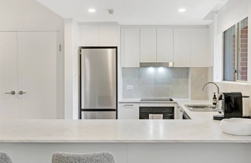 Camperdown Apartment | KozyGuru | Camperdown | Cozy 2-Bed Apt + Parking