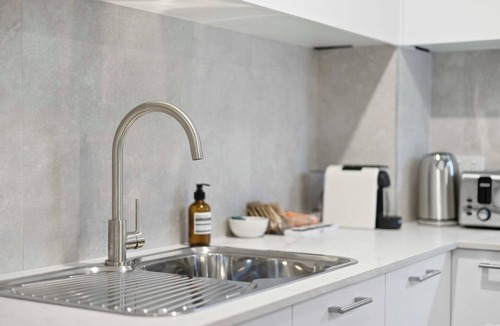 Camperdown Apartment | KozyGuru | Camperdown | Stylish Apt with Parking