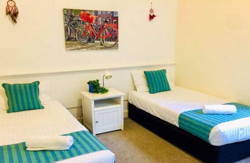 Cams Wharf House | KriSie's Siesta at Raffertys Resort #71