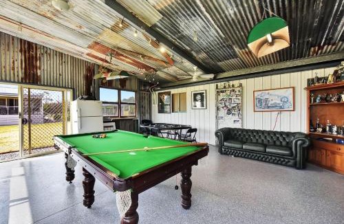 Broke House | Kulang Lodge in charming Broke with Large Swim Spa and games room suits up to 8 guests